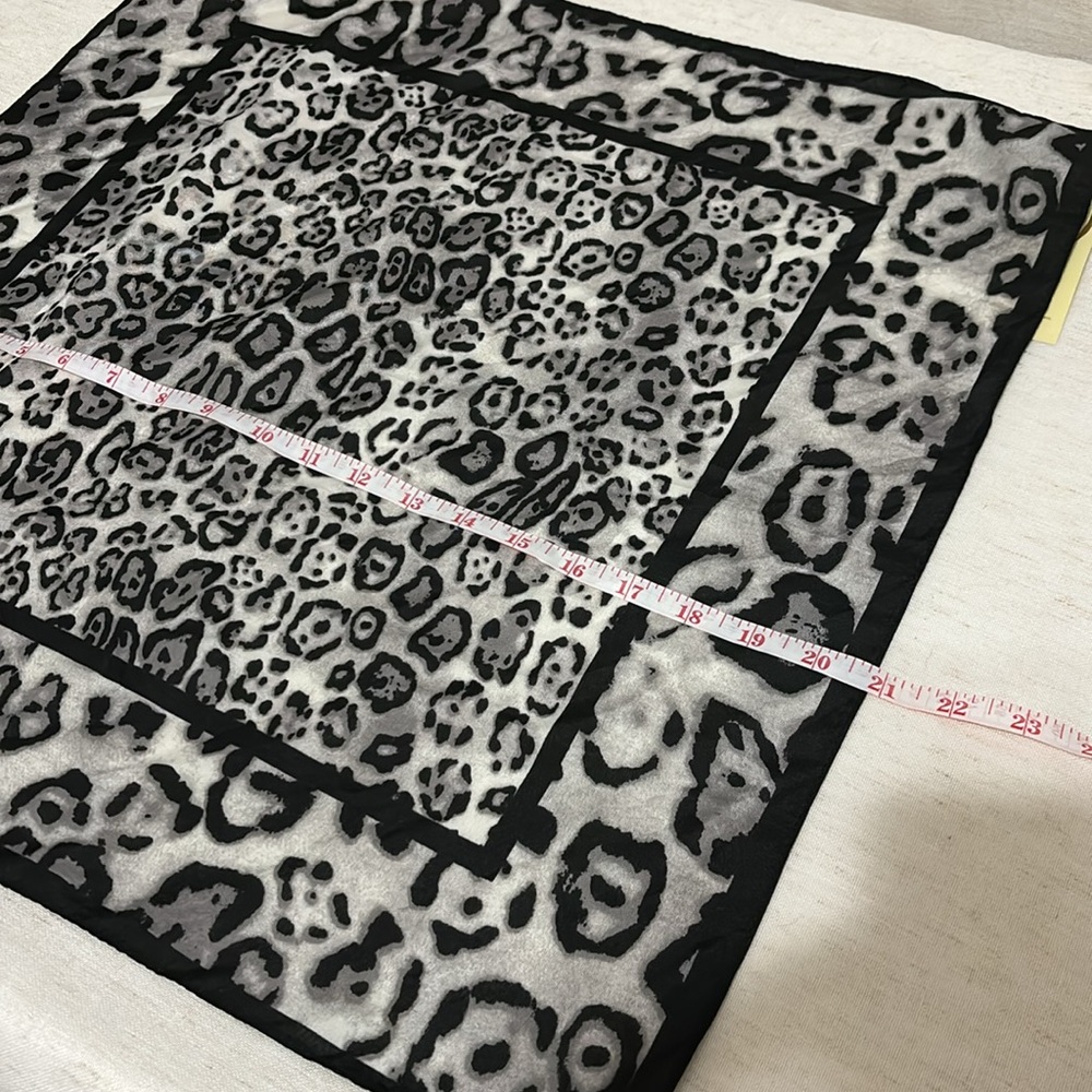 NEW. Print Scarf - Picture 2 of 3